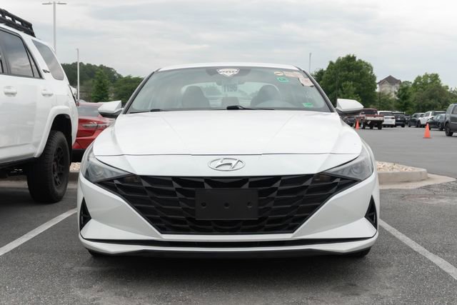 Used 2022 Hyundai Elantra SEL w/ Cargo Package FWD image 2