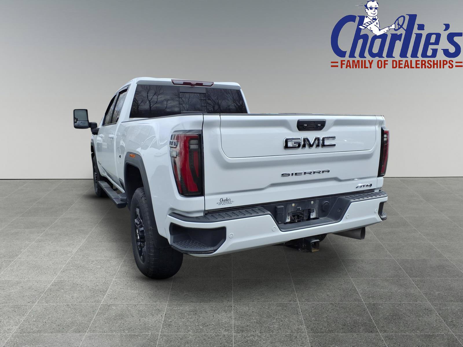 Used 2024 GMC Sierra 2500 AT4 w/ AT4 Preferred Package AWD/4WD image 5