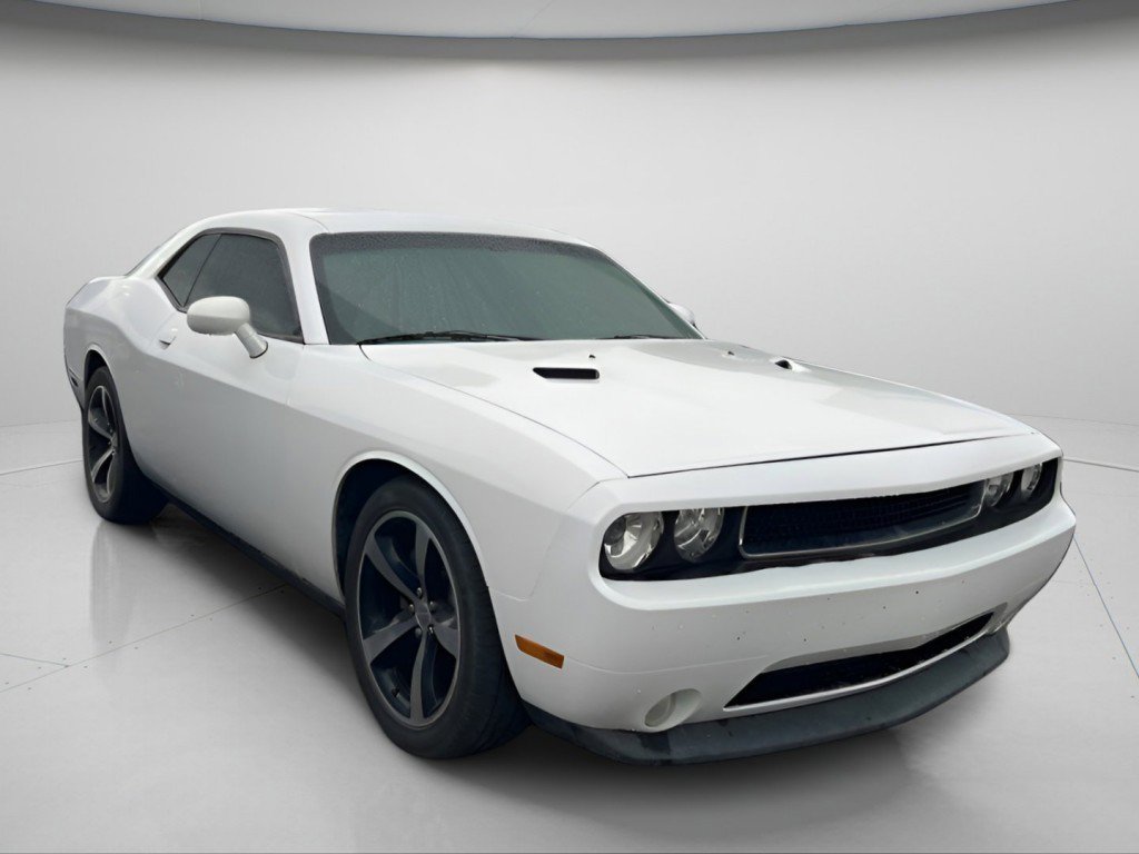 Used 2014 Dodge Challenger R/T RWD image 2