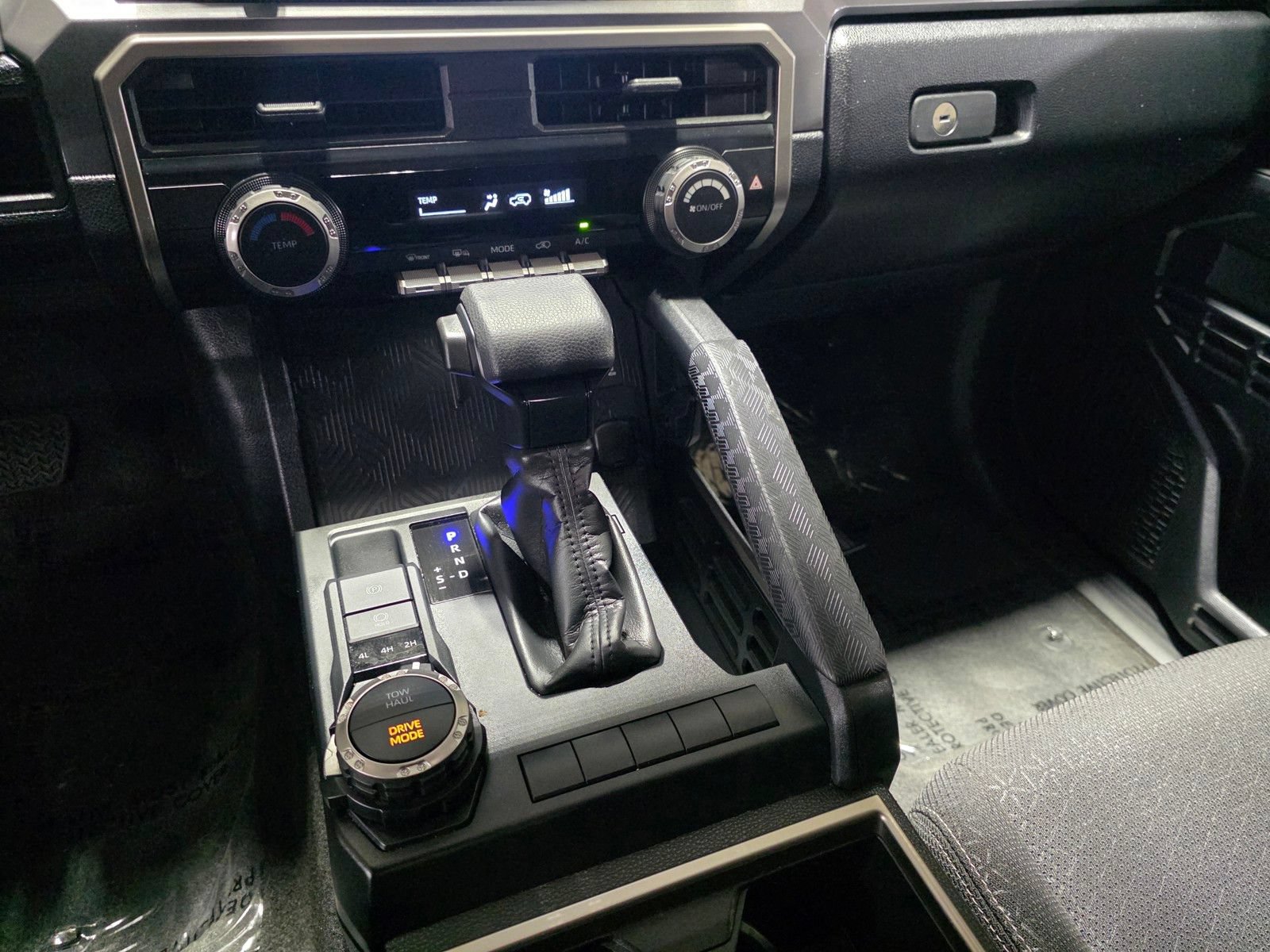 Used 2025 Toyota 4Runner SR5 AWD/4WD image 28