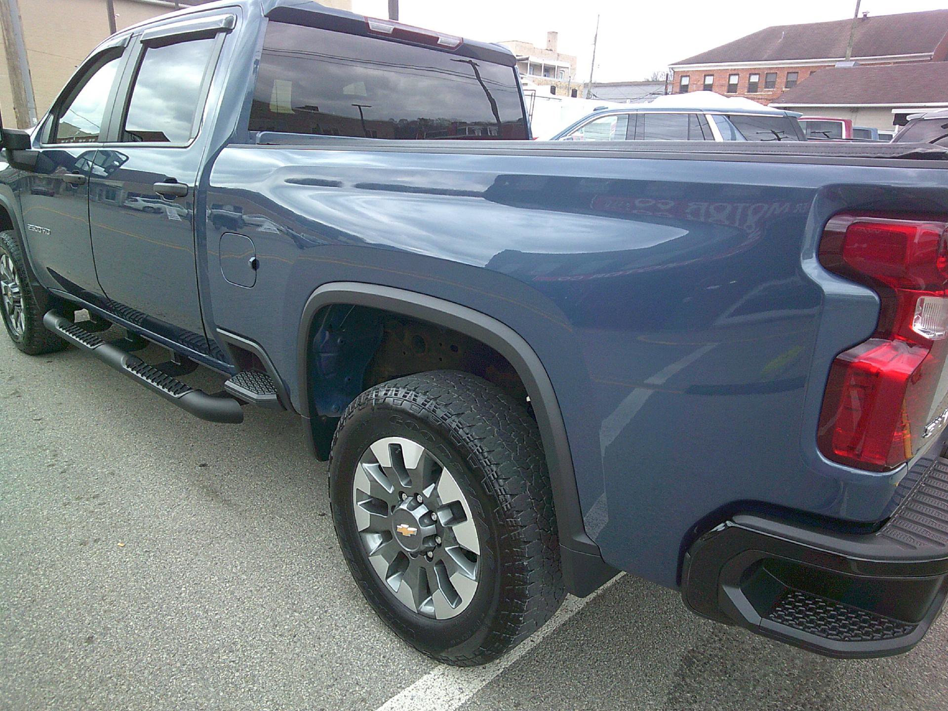 Used 2024 Chevrolet Silverado 2500 Custom w/ Custom Value Package image 4