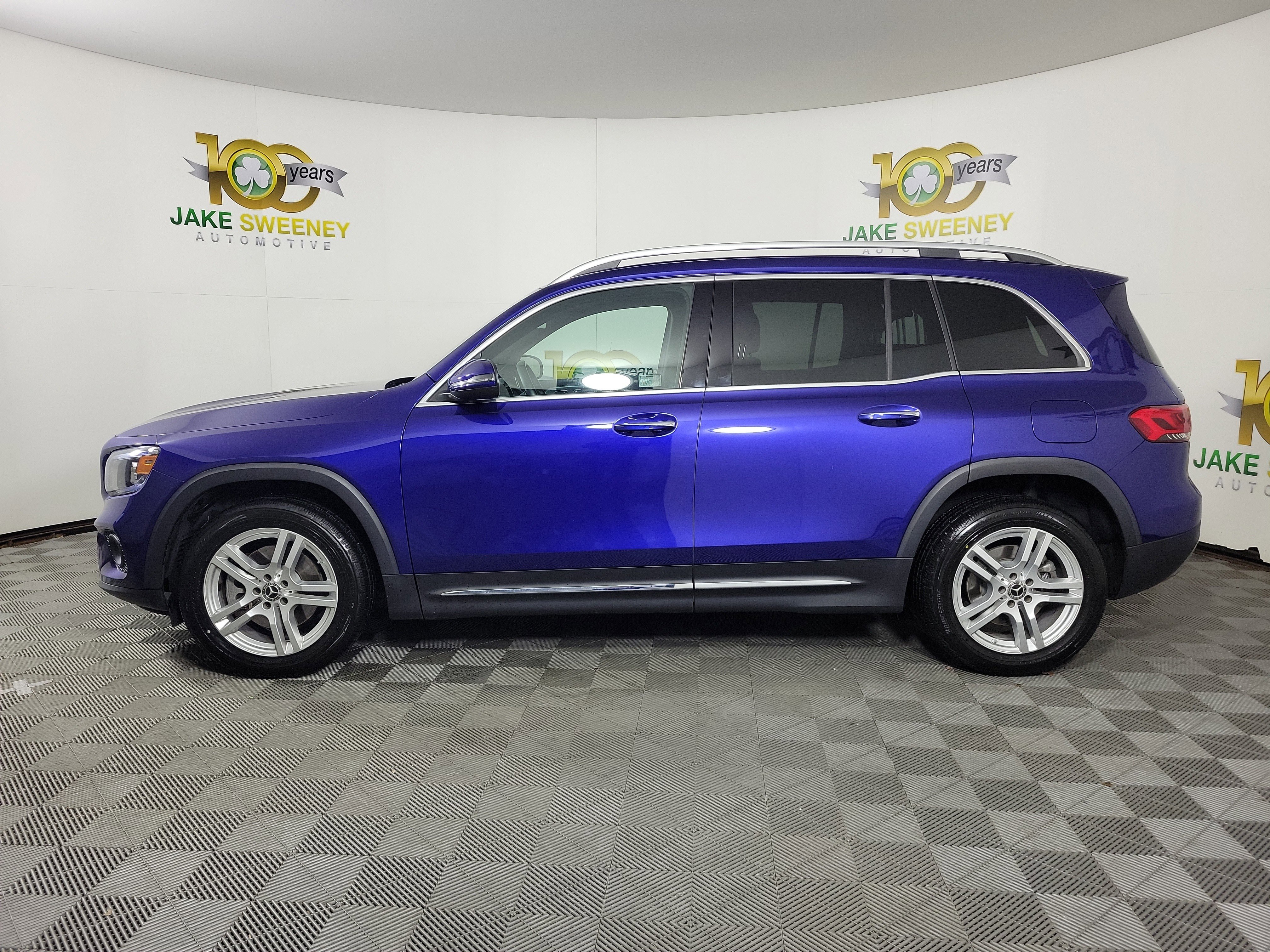 Used 2021 Mercedes-Benz GLB 250 4MATIC w/ Premium Package image 4