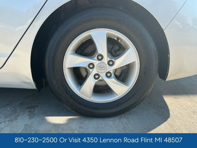Used 2015 Hyundai Elantra SE FWD image 29