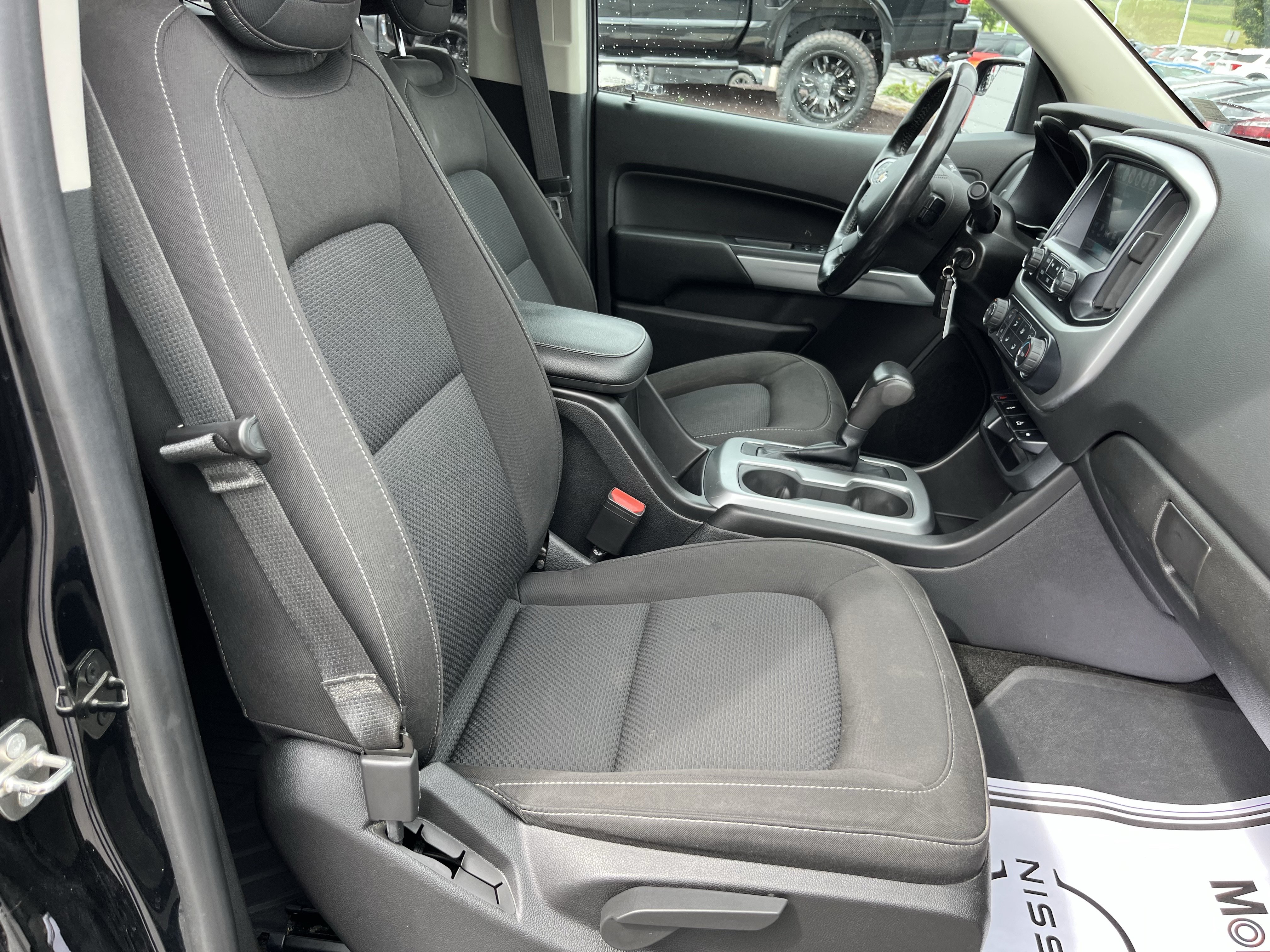 Used 2018 Chevrolet Colorado LT AWD/4WD image 3