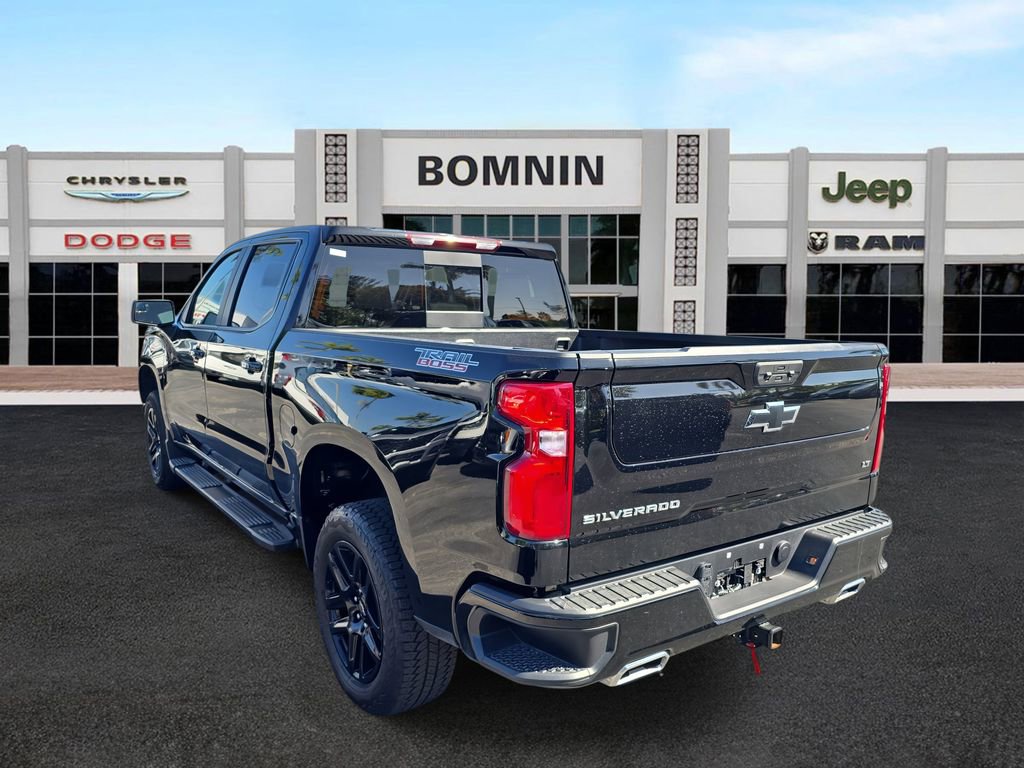 Used 2025 Chevrolet Silverado 1500 LT Trail Boss w/ Convenience Package II image 4