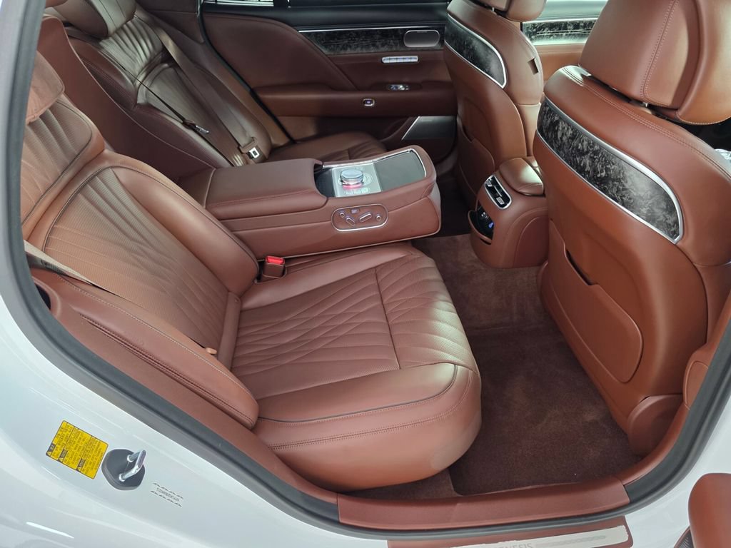 Used 2024 Genesis G90 3.5T AWD/4WD image 27