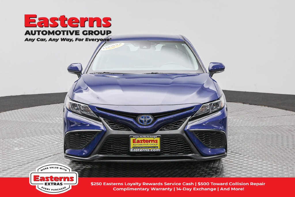 Used 2024 Toyota Camry SE FWD image 3
