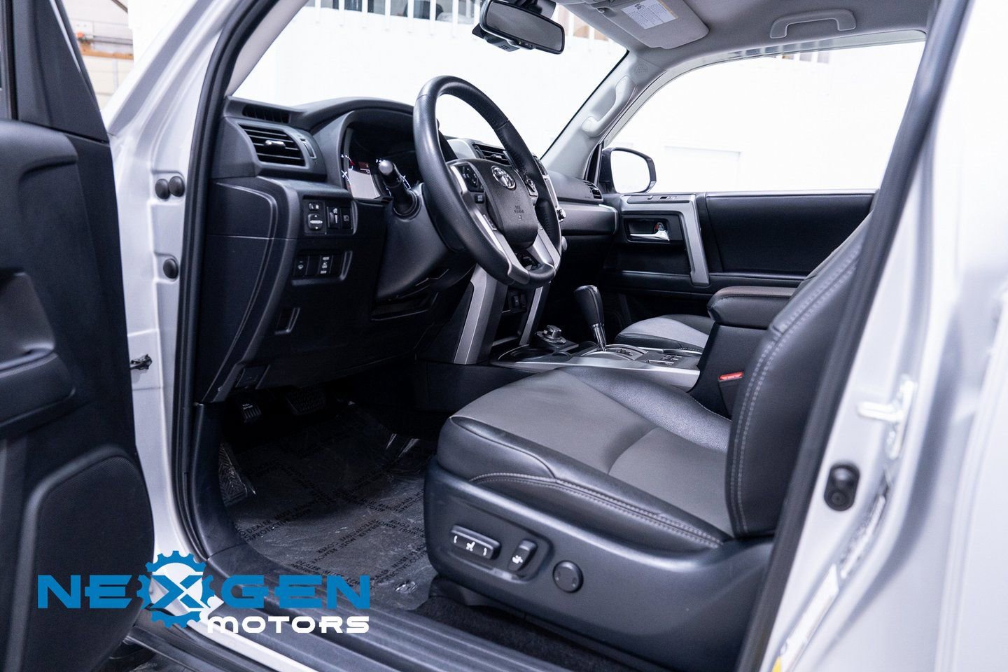 Used 2021 Toyota 4Runner SR5 Premium image 24