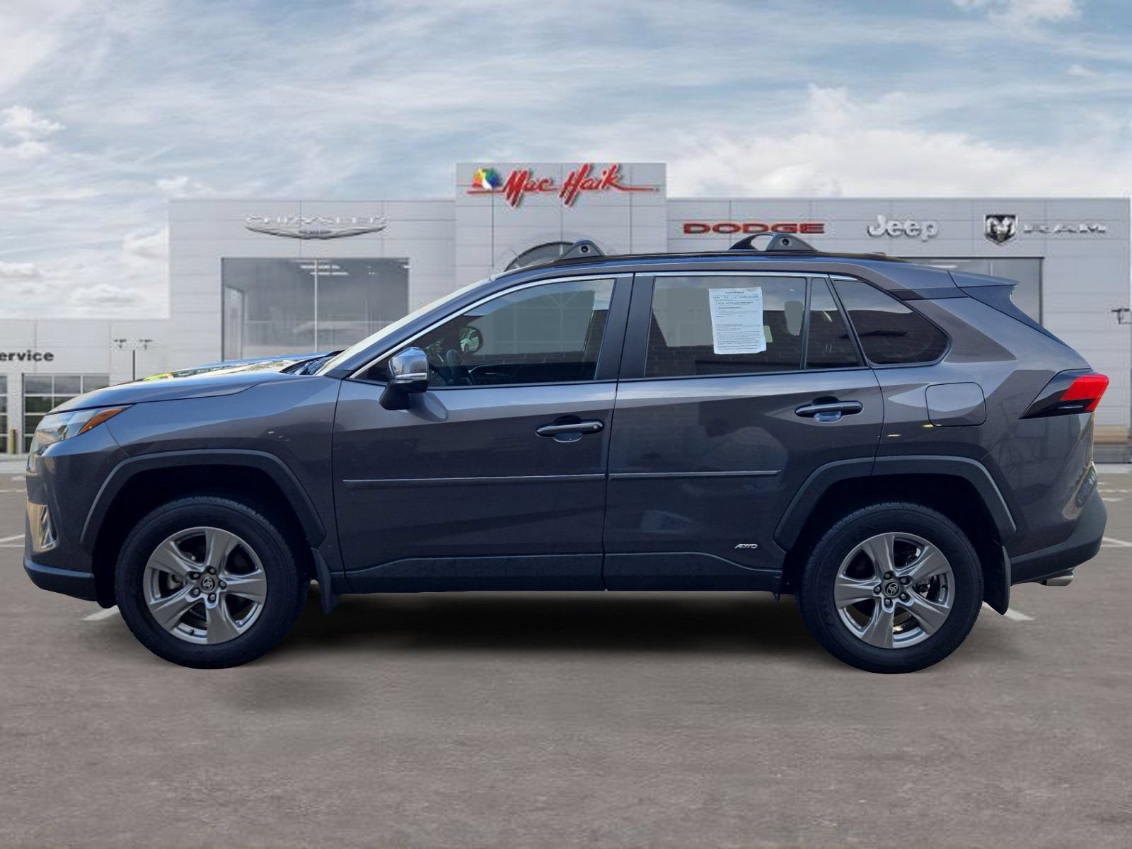 Used 2025 Toyota RAV4 XLE AWD/4WD image 2