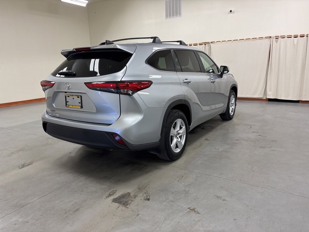 Used 2023 Toyota Highlander L image 8