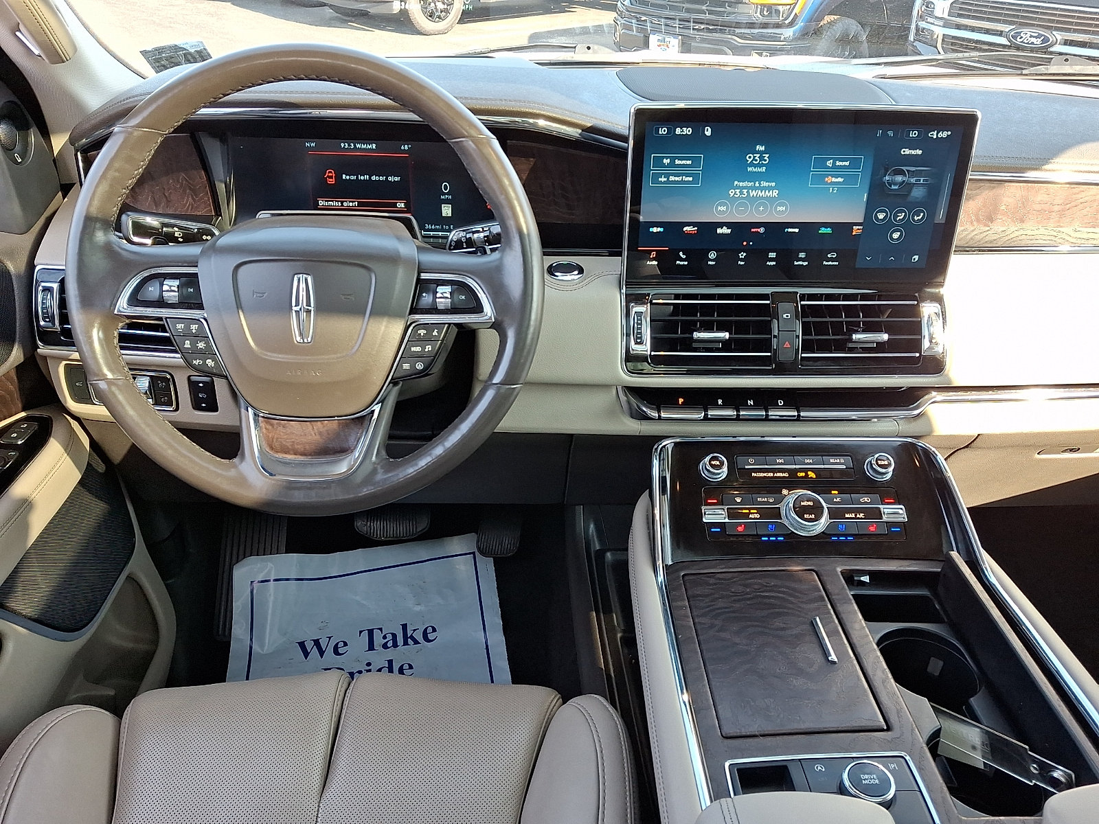 Used 2022 Lincoln Navigator Reserve w/ Monochromatic Package AWD/4WD image 12