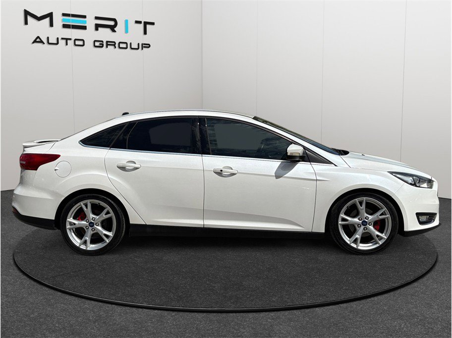 Used 2015 Ford Focus Titanium FWD image 10