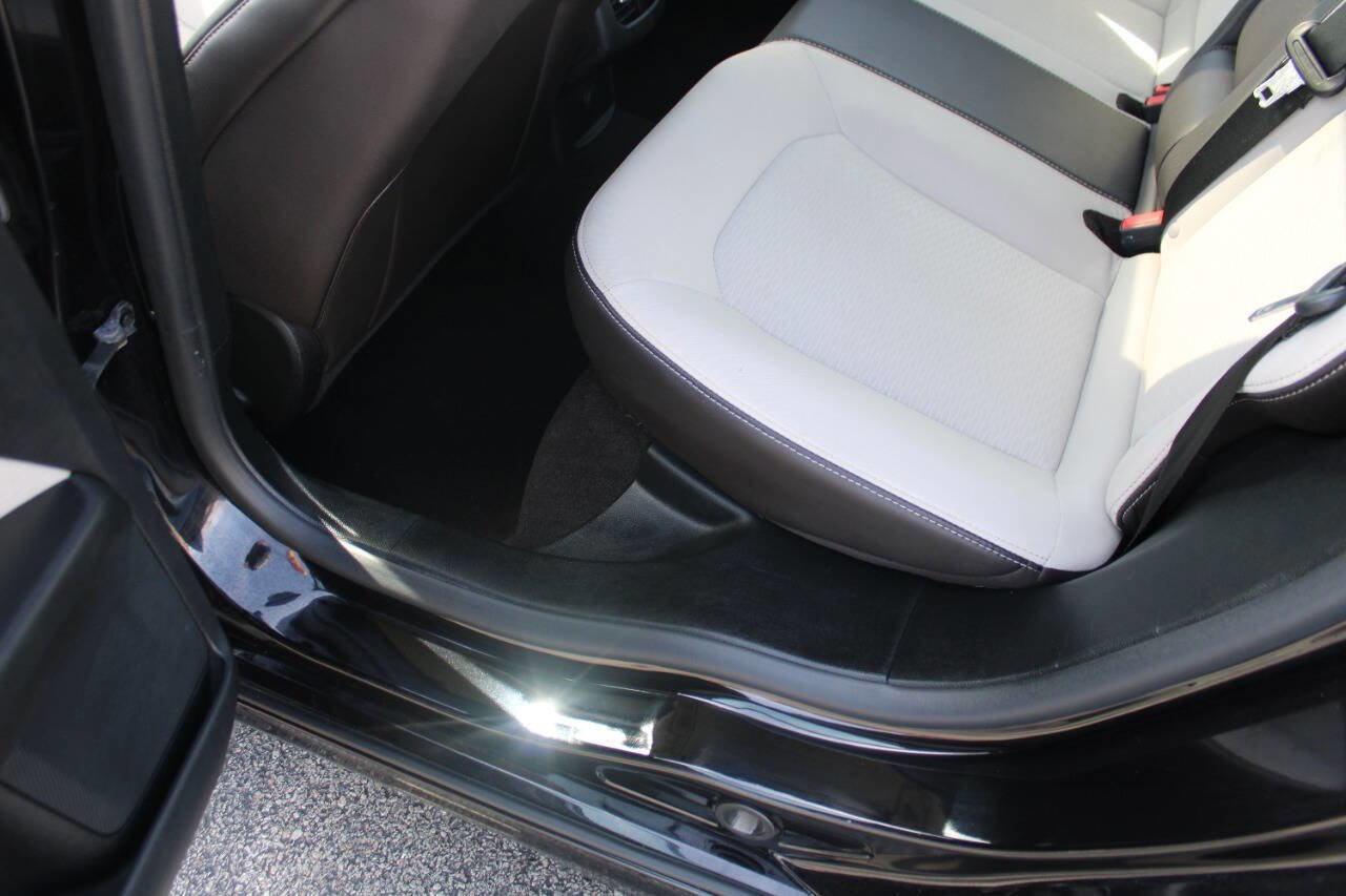 Used 2020 Ford Fusion SE w/ Equipment Group 151A image 35