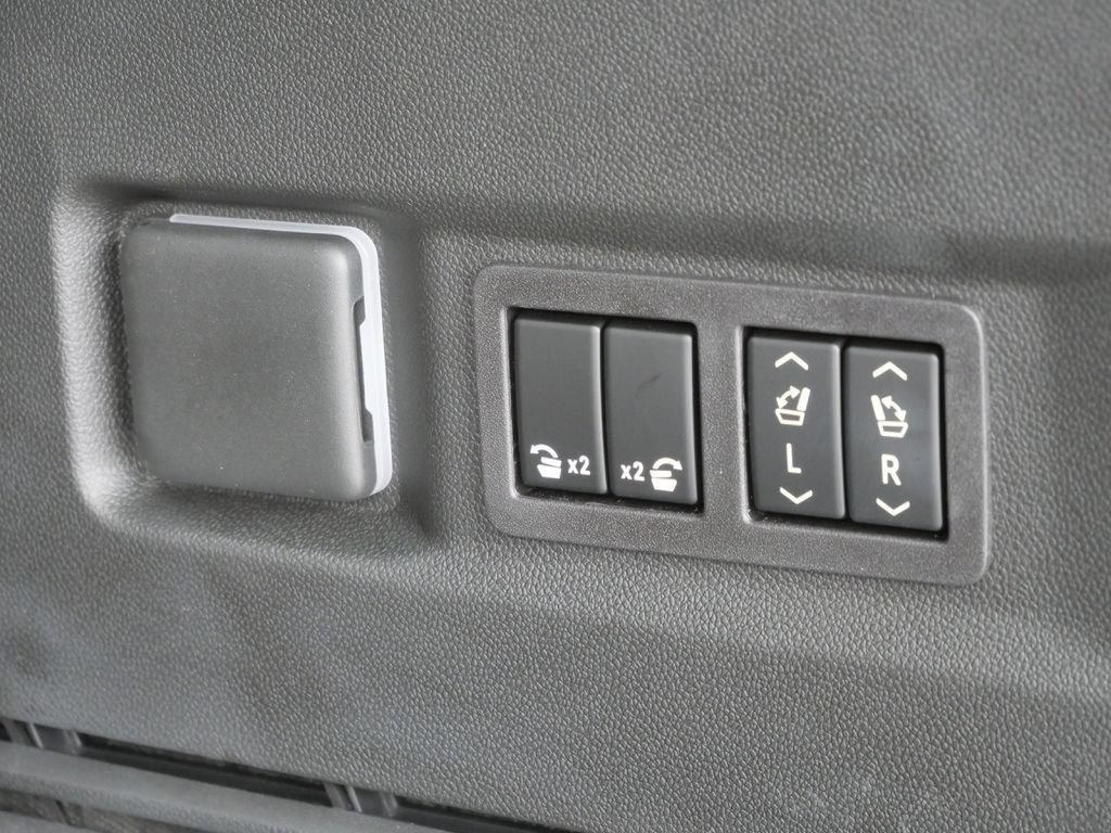New 2026 GMC Yukon AT4 Ultimate AWD/4WD image 36