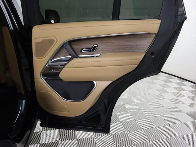 New 2025 Land Rover Range Rover SE image 28