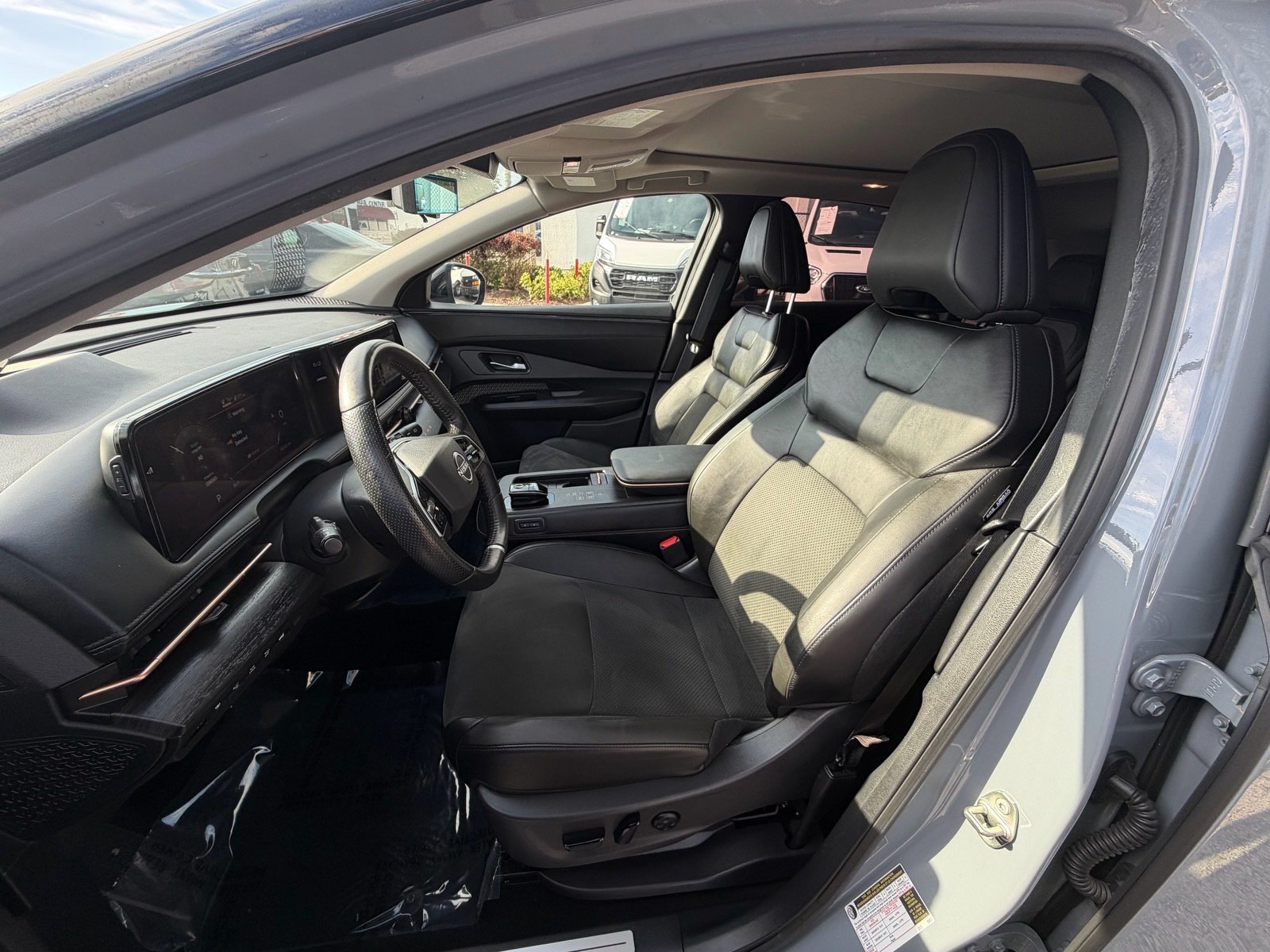 Certified 2023 Nissan Ariya AWD image 11