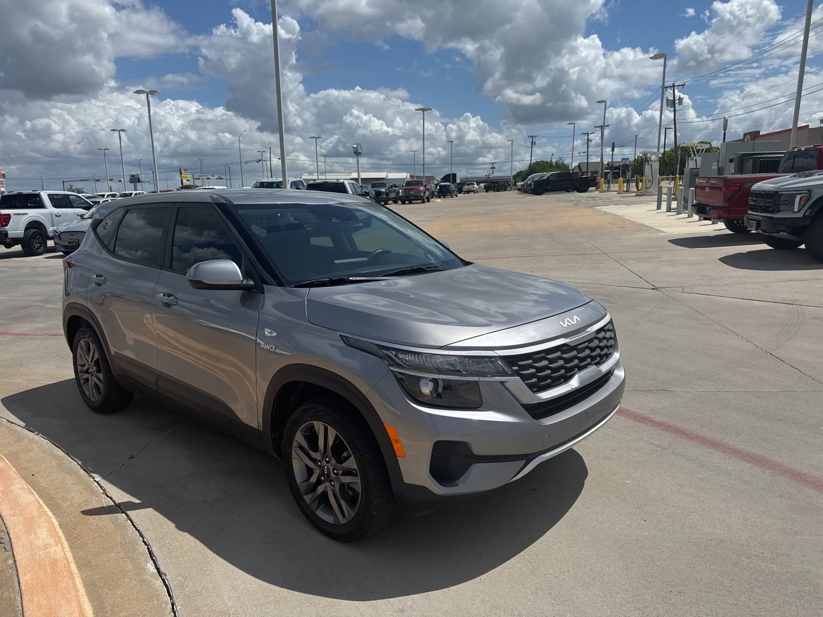 Used 2022 Kia Seltos LX image 3