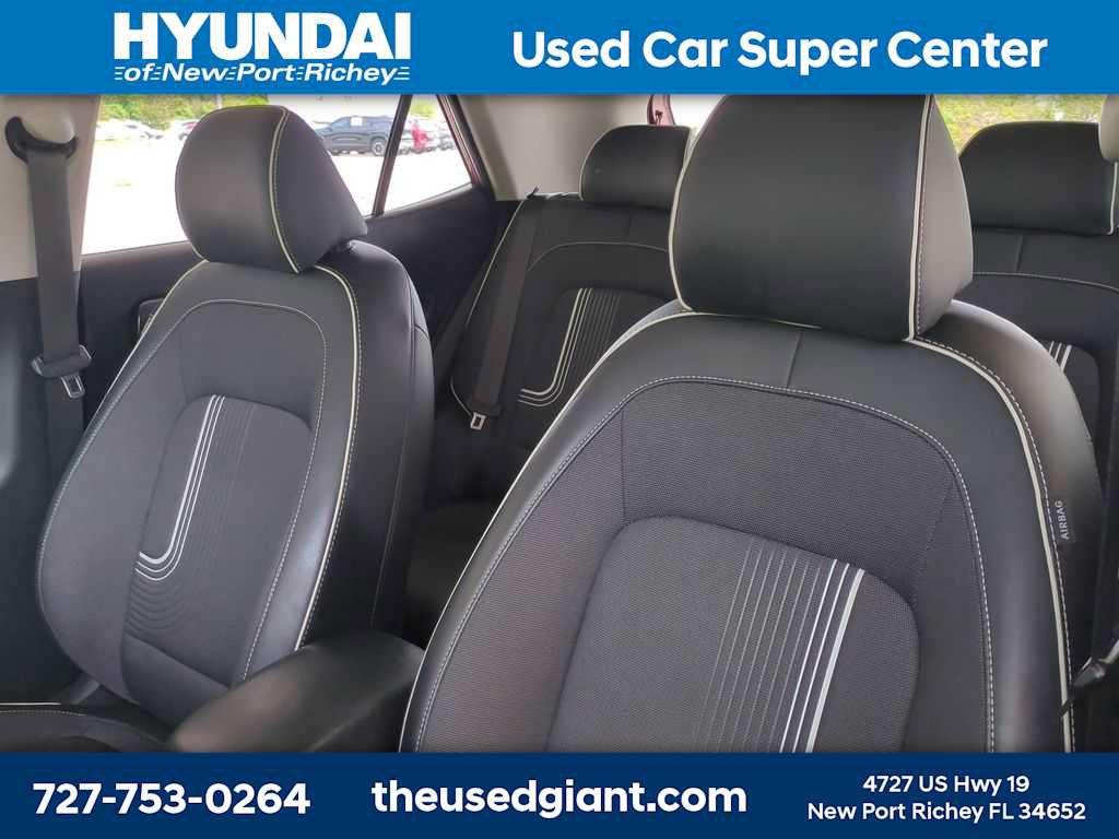 Certified 2024 Hyundai Venue Limited FWD image 7