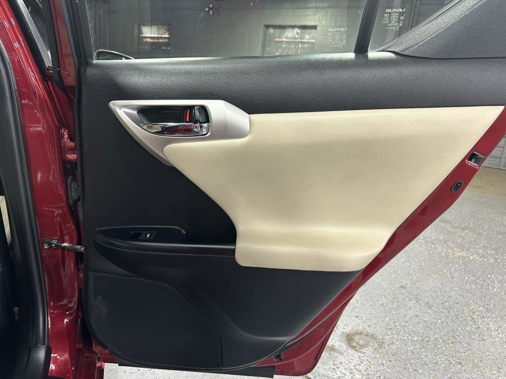 Used 2013 Lexus CT 200h FWD image 35