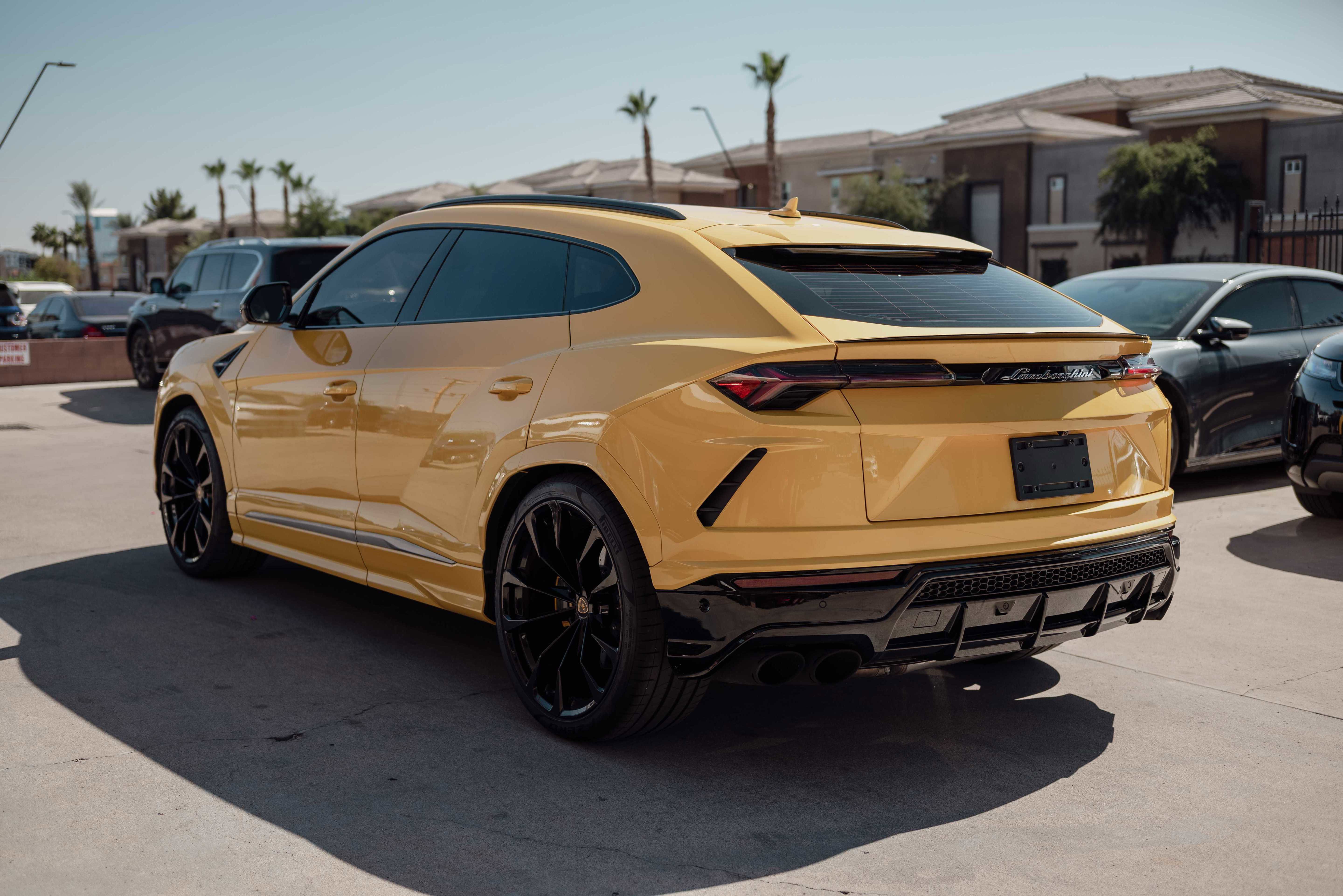 Used 2021 Lamborghini Urus AWD/4WD image 6
