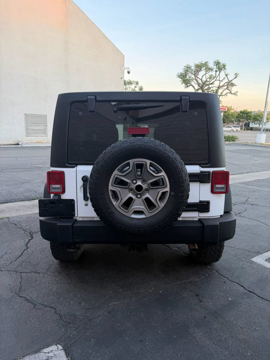 Used 2016 Jeep Wrangler Unlimited Rubicon w/ Max Tow Package AWD/4WD image 6