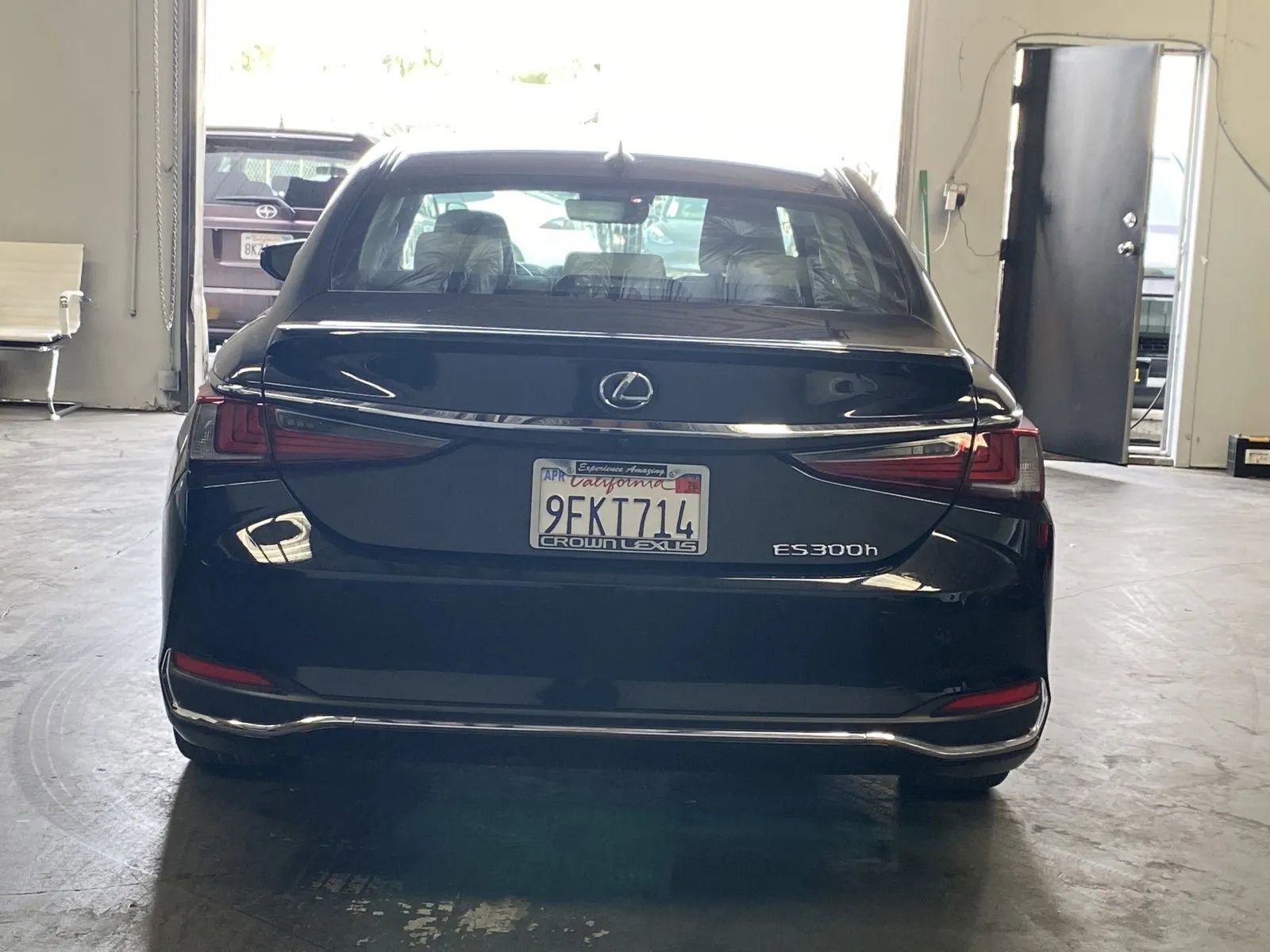 Used 2023 Lexus ES 300h w/ Premium Package image 3