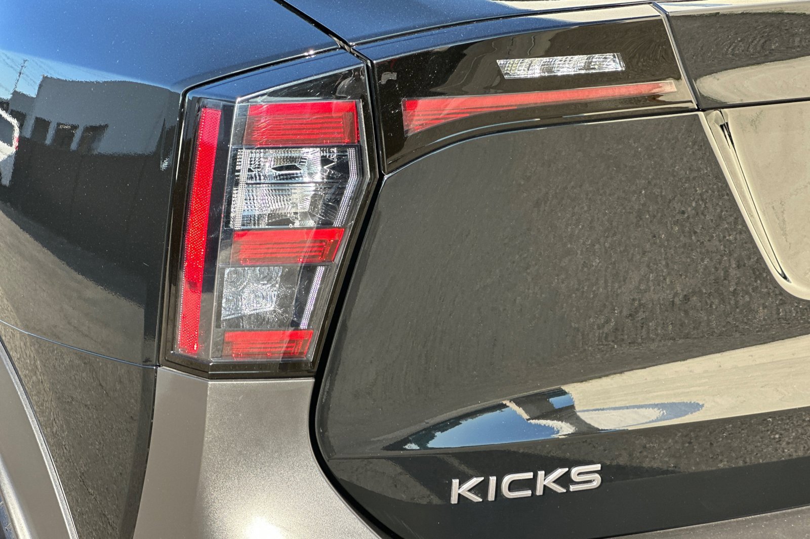 Used 2025 Nissan Kicks S image 36