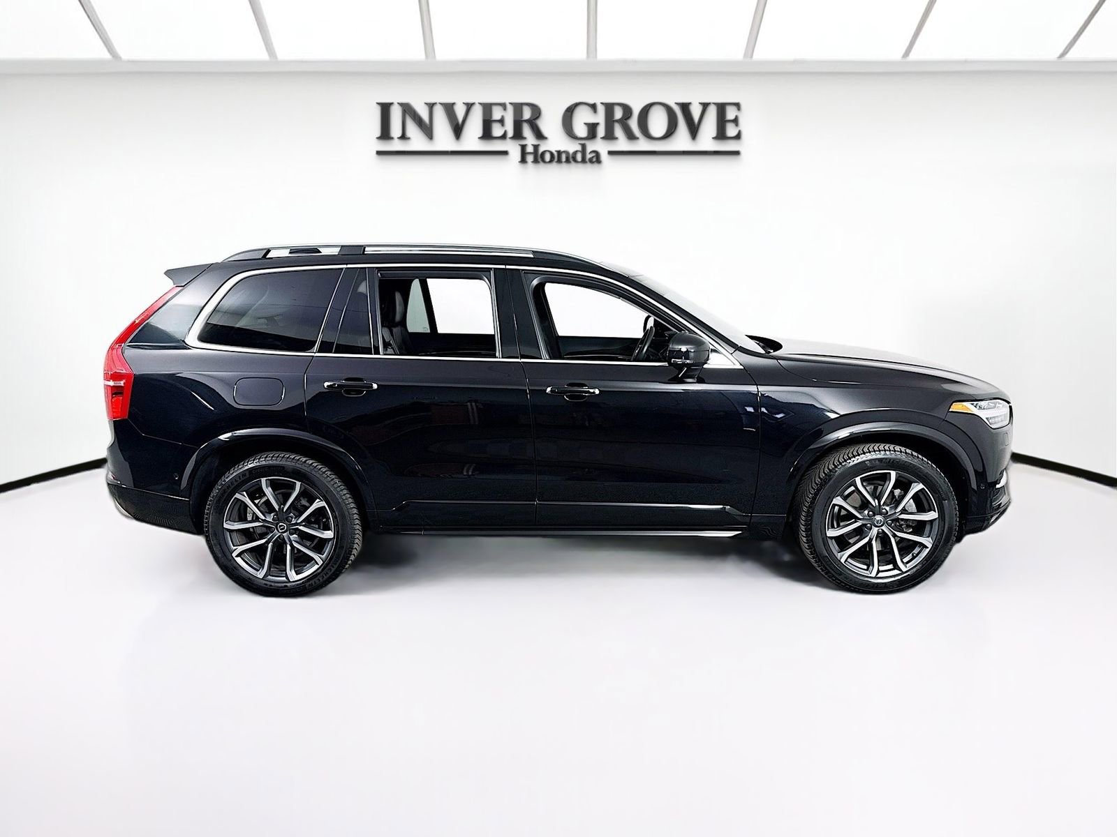 Used 2016 Volvo XC90 T6 Momentum AWD/4WD image 4