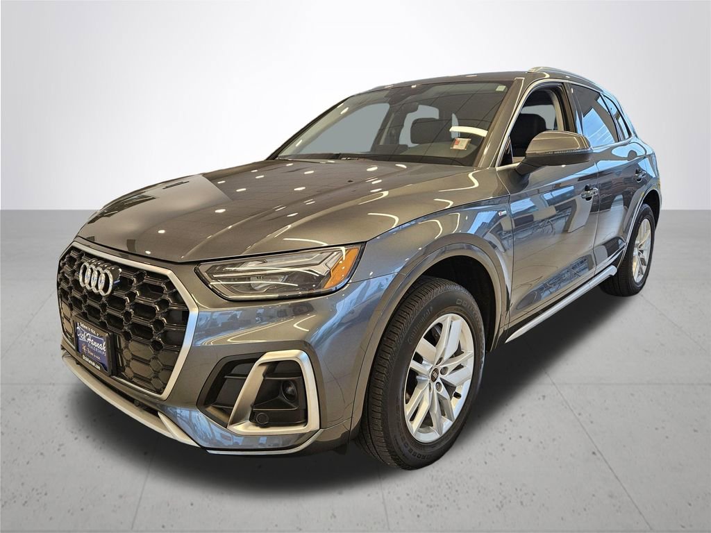 Used 2023 Audi Q5 2.0T Premium w/ Convenience Package image 2