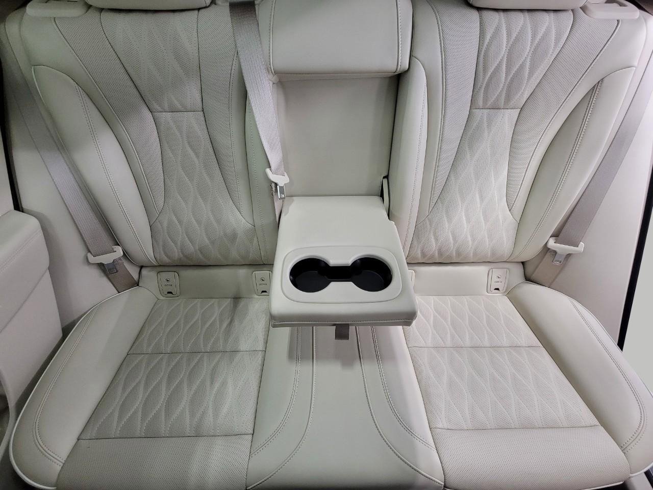 Used 2022 Buick Envision Avenir w/ Safety Package image 25