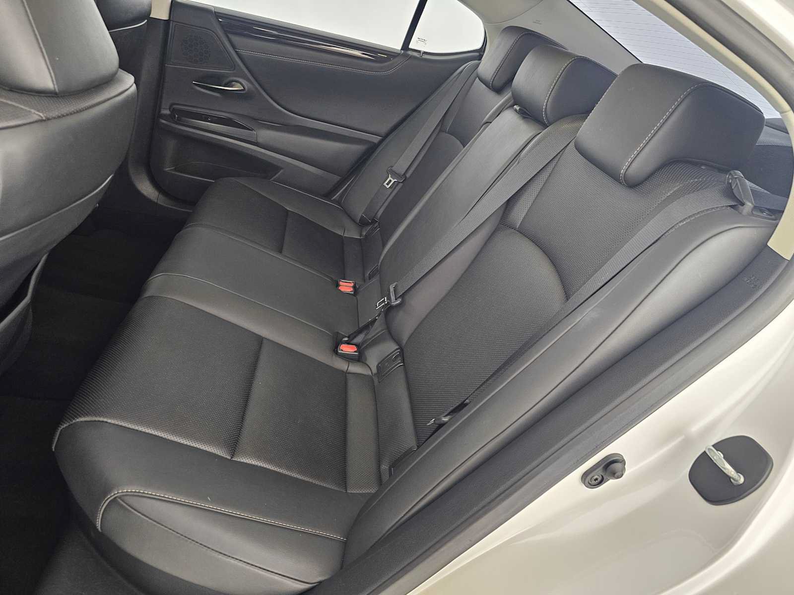 Used 2021 Lexus ES 300h w/ Premium Package FWD image 17