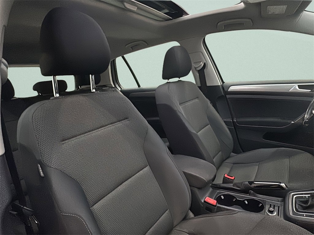 Used 2016 Volkswagen Golf S image 13