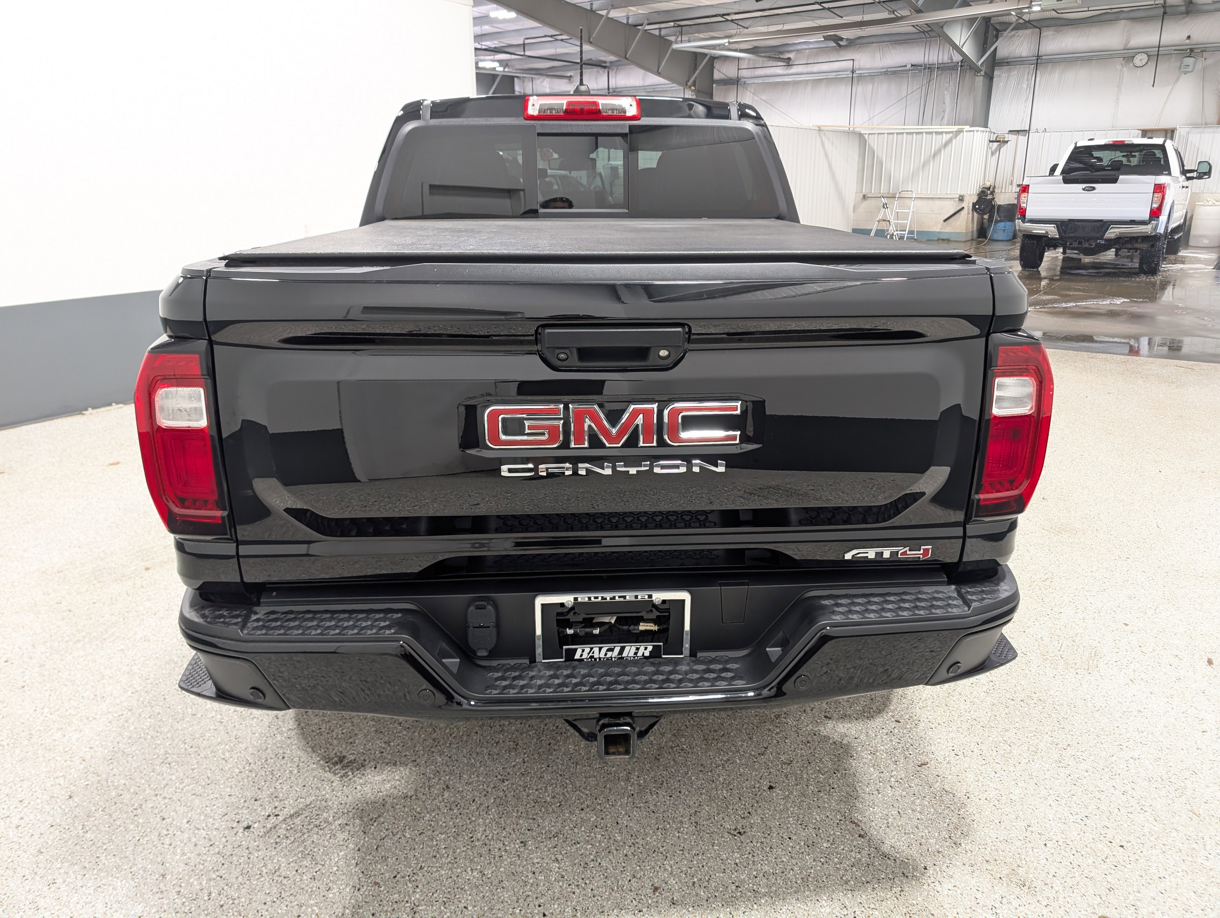 Used 2024 GMC Canyon AT4 w/ Technology Package AWD/4WD image 4