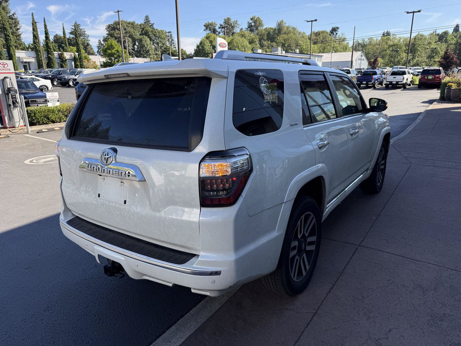 Used 2023 Toyota 4Runner Limited AWD/4WD image 5