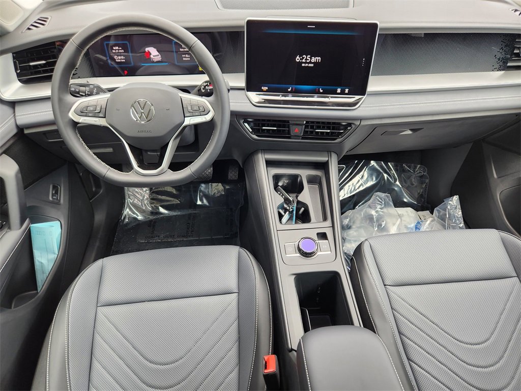 New 2025 Volkswagen Tiguan SE image 2