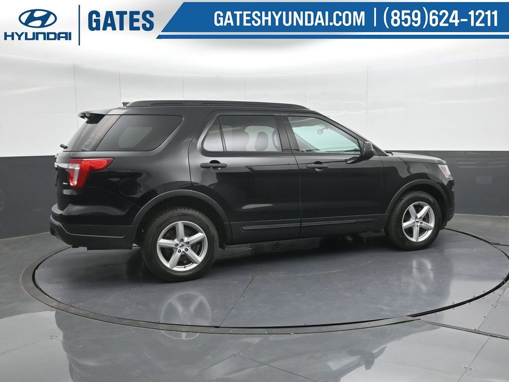 Used 2018 Ford Explorer 4WD image 3