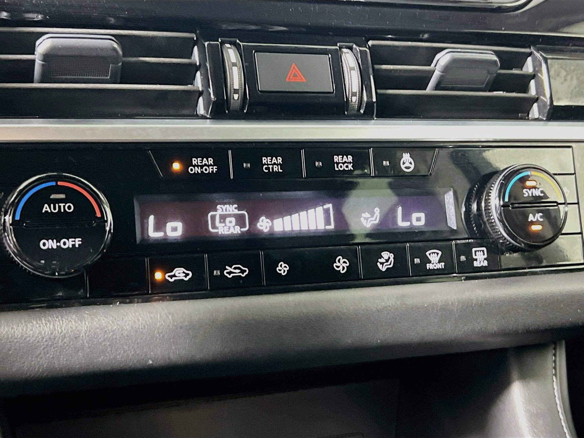 Used 2025 Nissan Pathfinder SL FWD image 26