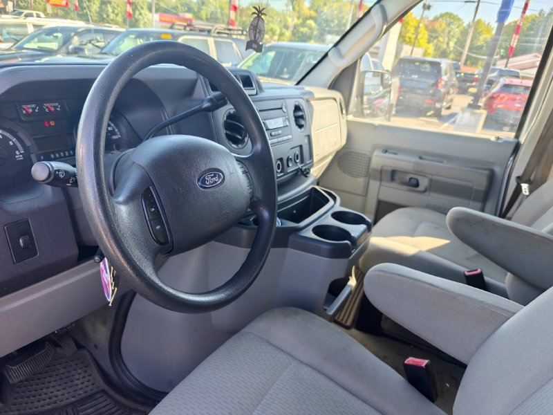 Used 2011 Ford E-350 and Econoline 350 XLT RWD image 10