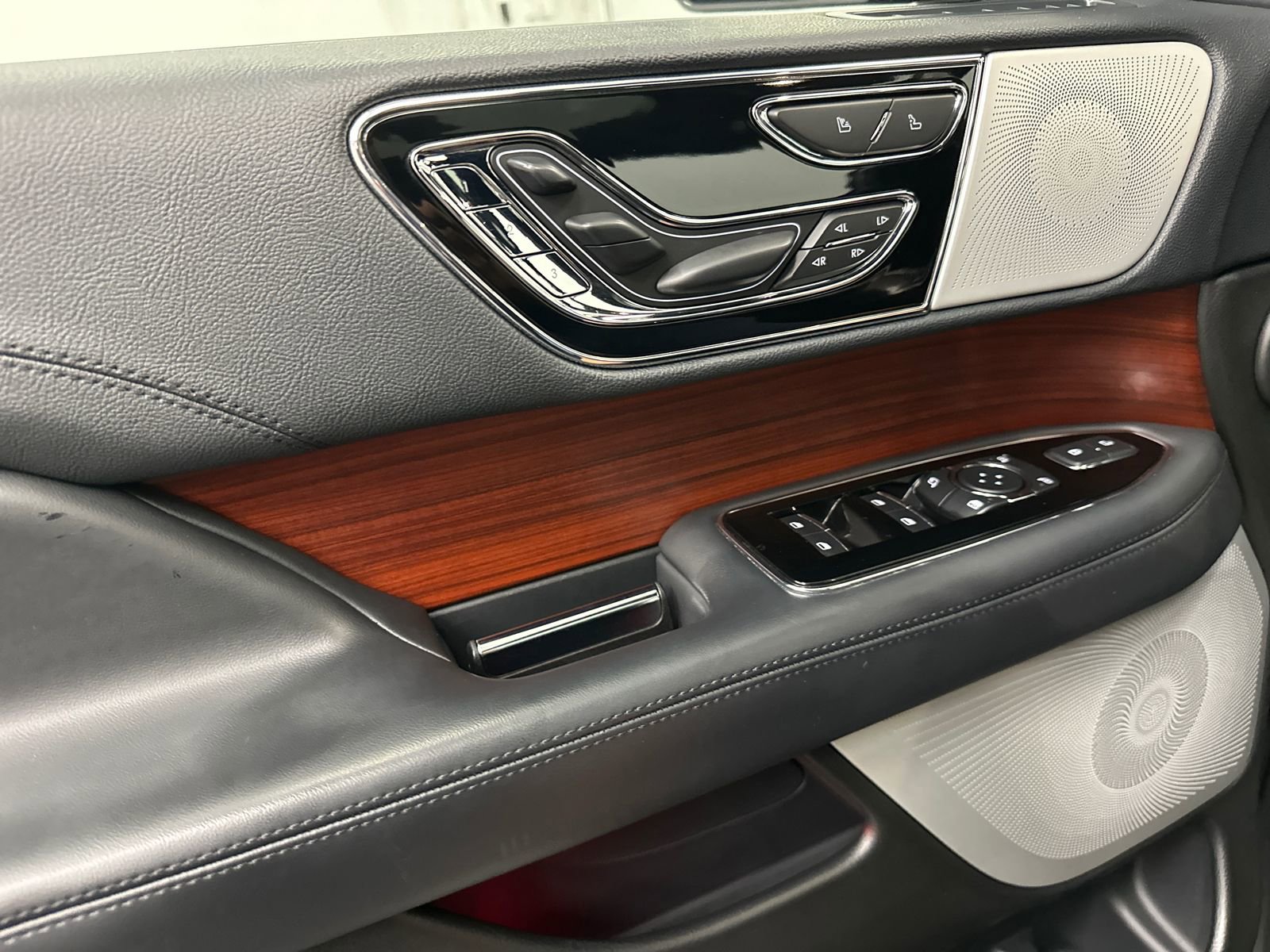 Used 2024 Lincoln Navigator Reserve image 39