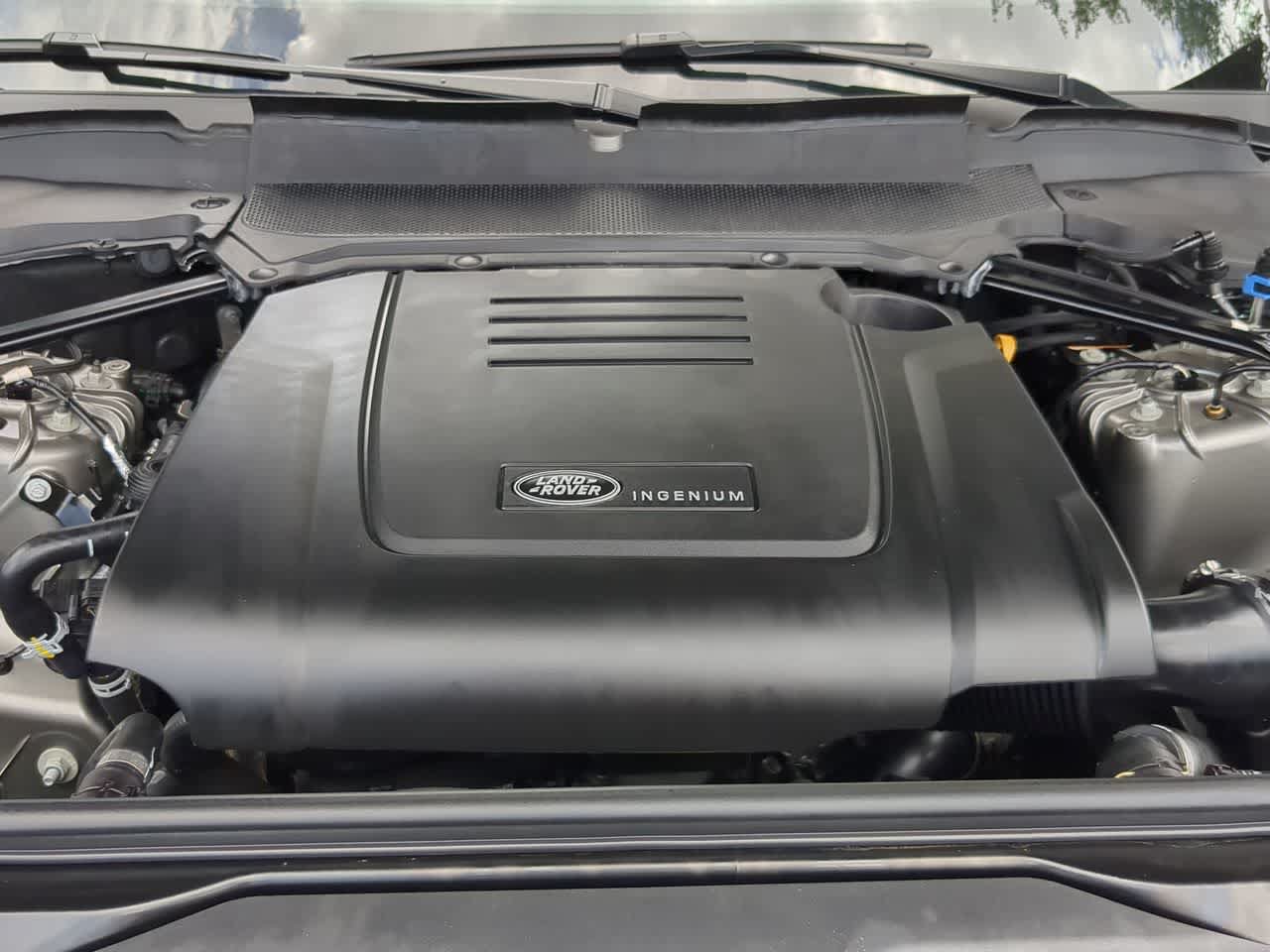 Certified 2025 Land Rover Discovery S AWD/4WD image 15