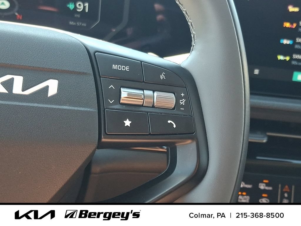 Certified 2025 Kia EV6 Light w/ Light LR Technology Package AWD/4WD image 25