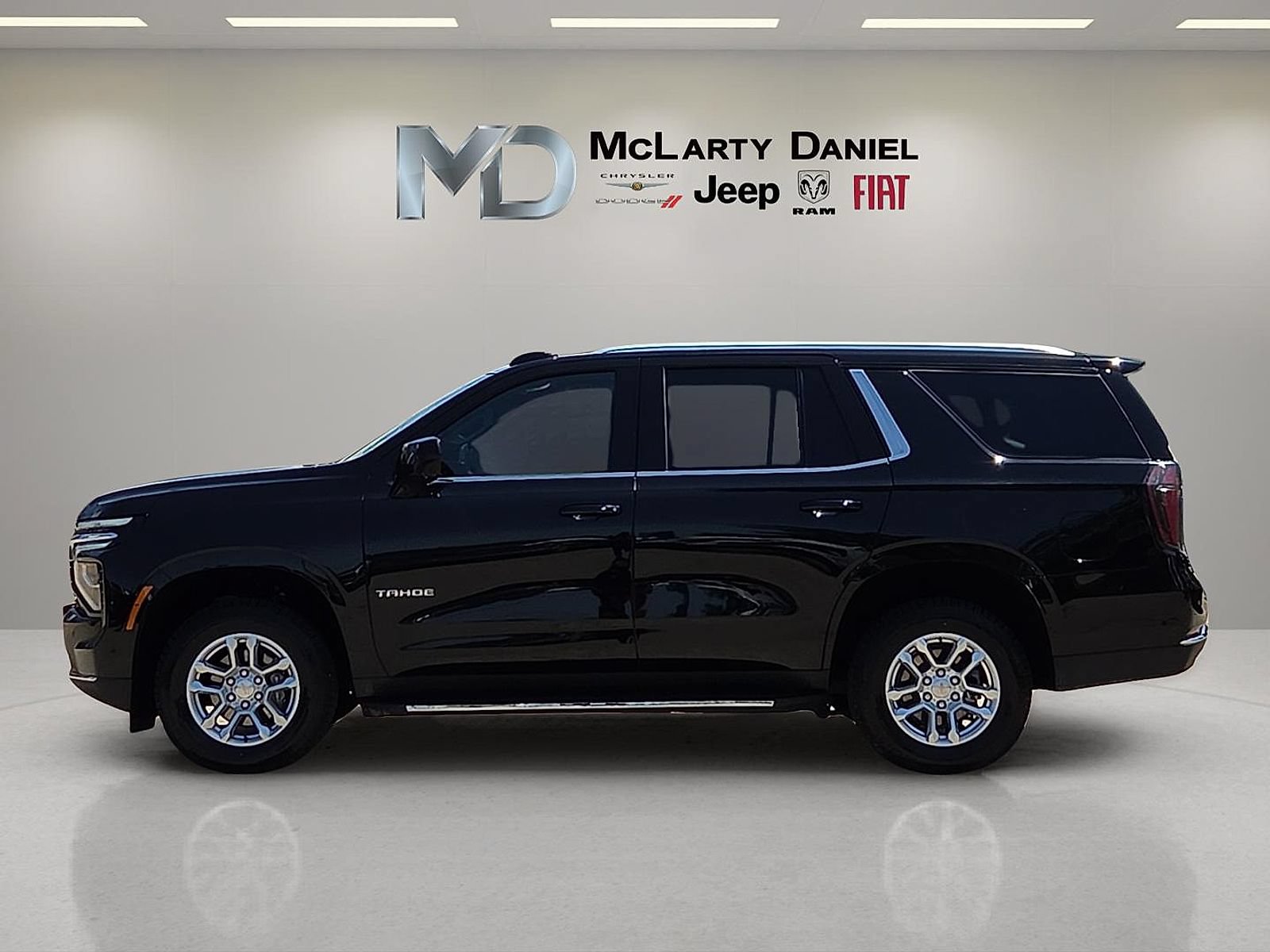 Used 2025 Chevrolet Tahoe LT AWD/4WD image 3