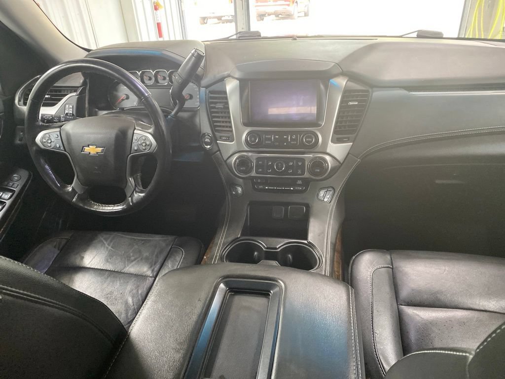 Used 2020 Chevrolet Tahoe LT w/ Luxury Package AWD/4WD image 2