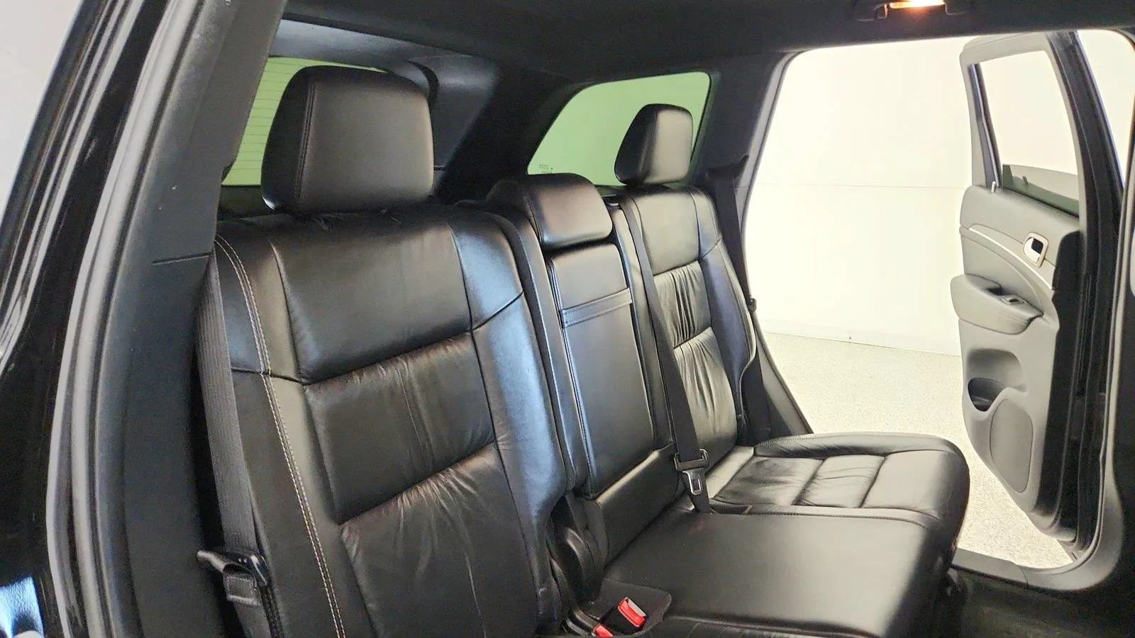 Used 2015 Jeep Grand Cherokee Limited w/ Trailer Tow Group IV AWD/4WD image 32