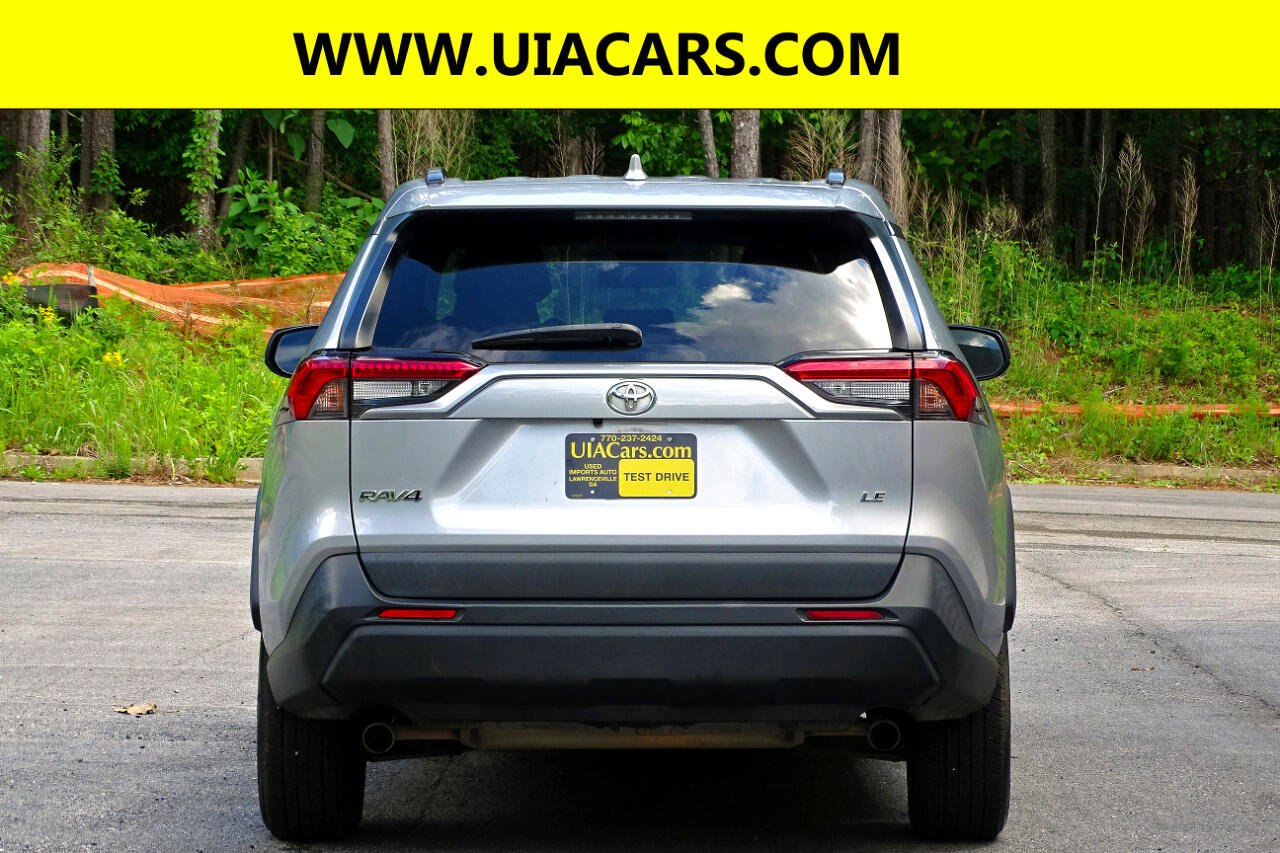 Used 2020 Toyota RAV4 LE image 9
