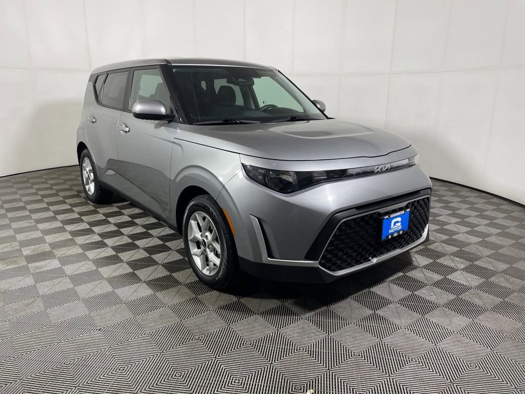 Used 2023 Kia Soul S image 2