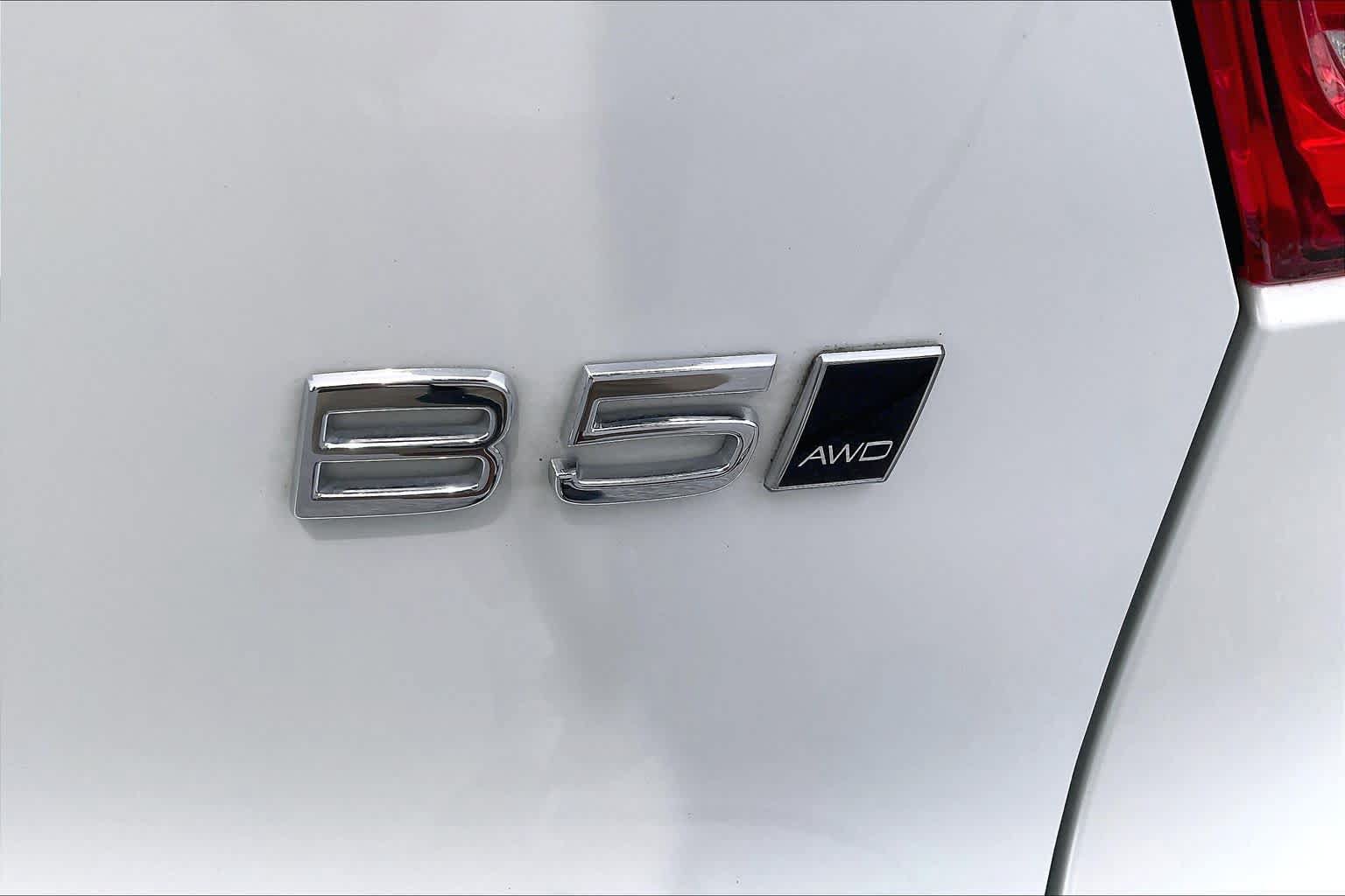Used 2023 Volvo XC40 B5 Plus AWD/4WD image 9