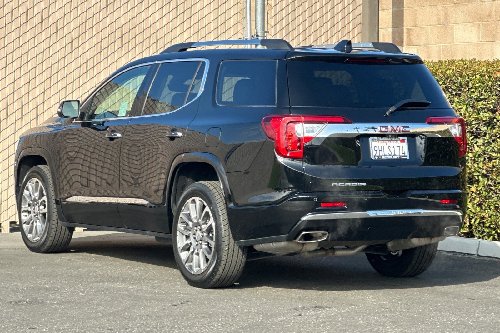 Certified 2023 GMC Acadia Denali w/ Denali Ultimate Package image 6