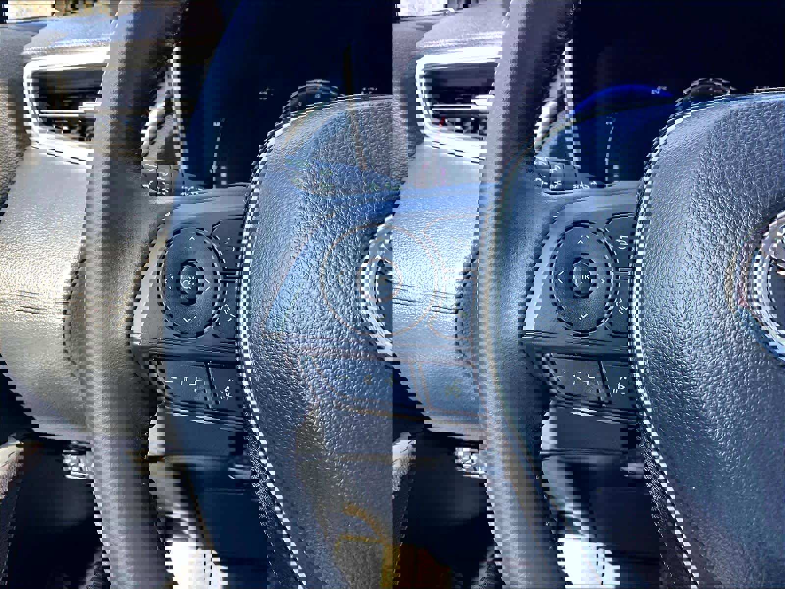 Used 2024 Toyota Corolla Cross XLE w/ Convenience Package image 23