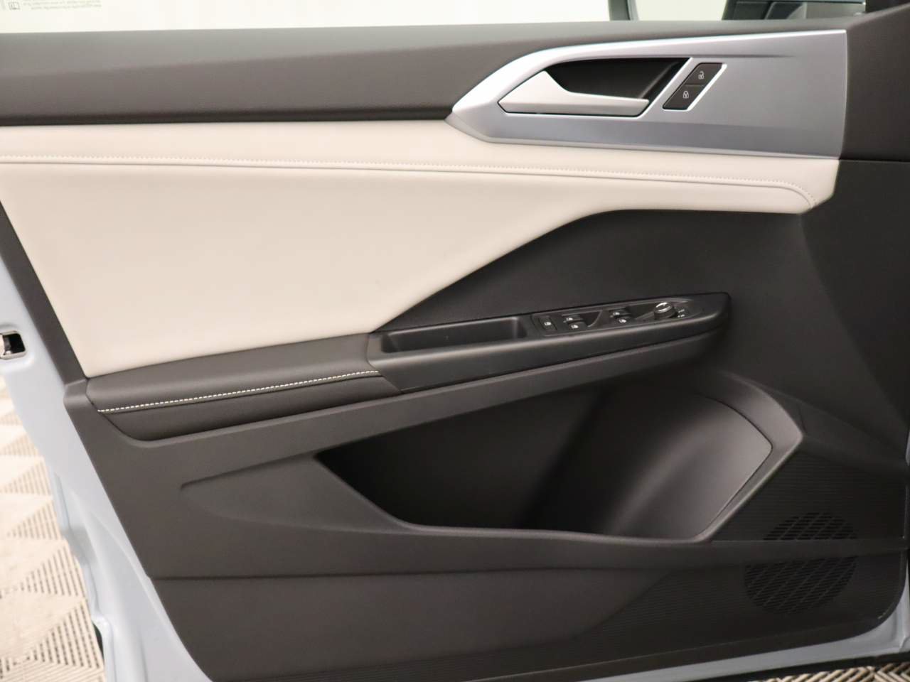 New 2026 Volkswagen Taos SE FWD image 16